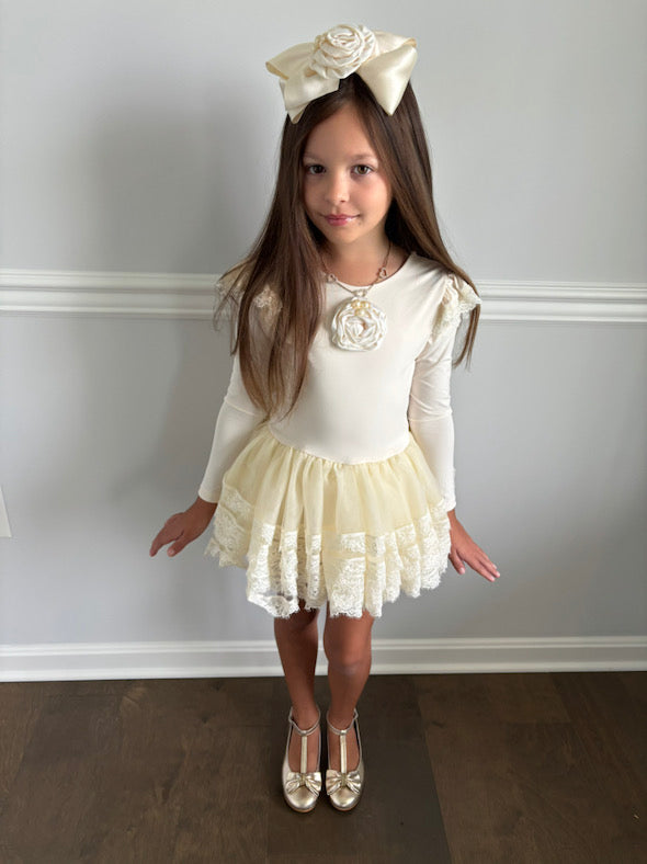 Darling in Lace – Ivory Celebration Ensemble ✨👑