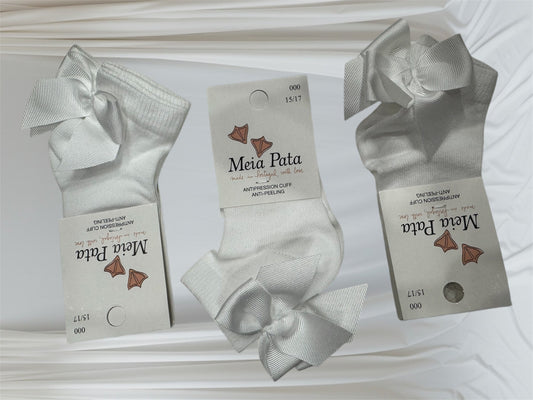 White  Bow Socks – Elegant Comfort for Little Feet