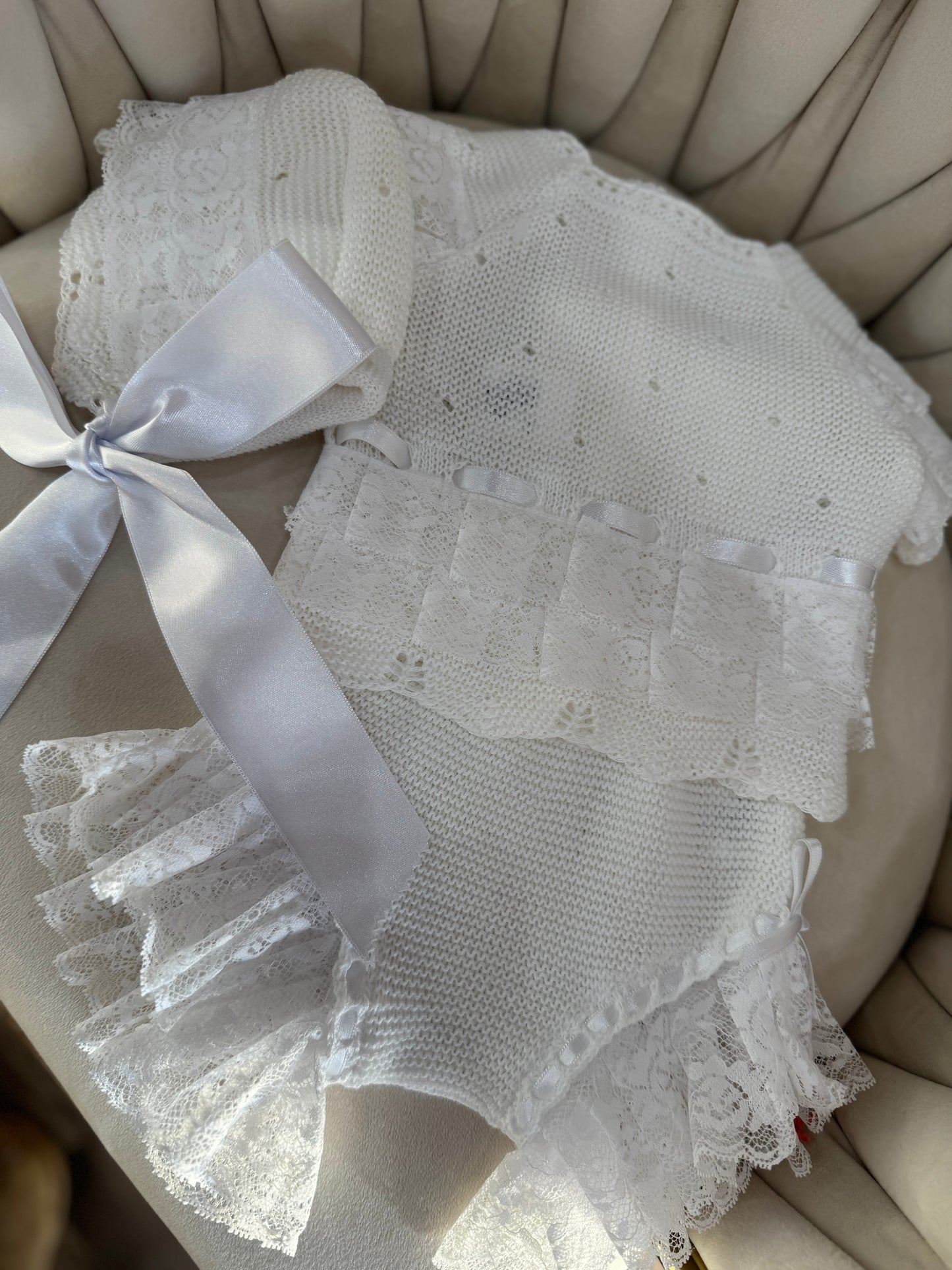 The Pure Whitec  Spanish Knit Set