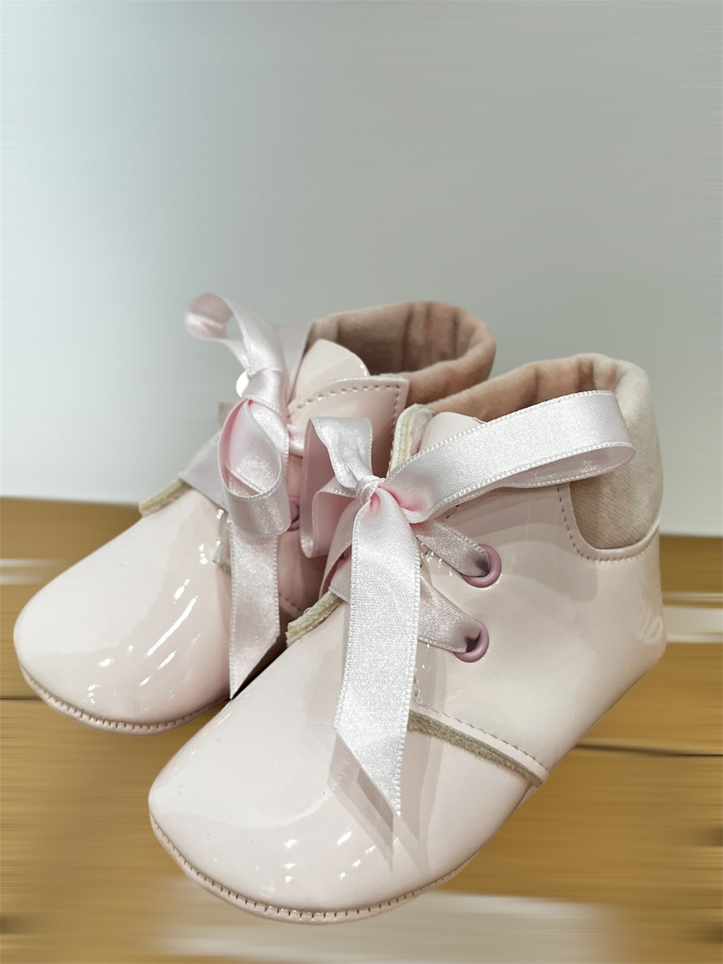 Gloss & Bow Baby Booties – Cuquito Collection