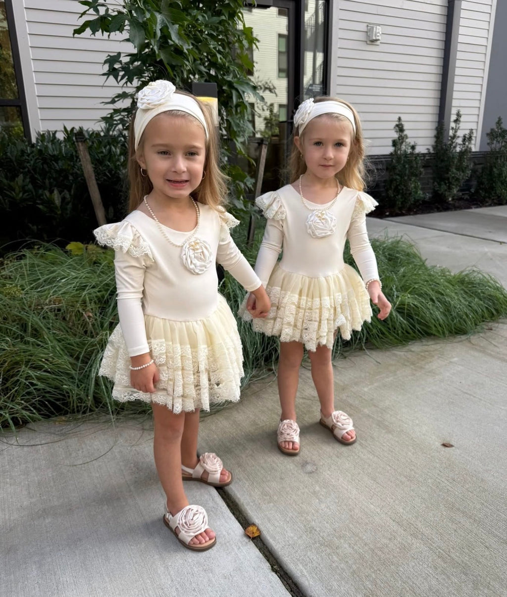 Darling in Lace – Ivory Celebration Ensemble ✨👑