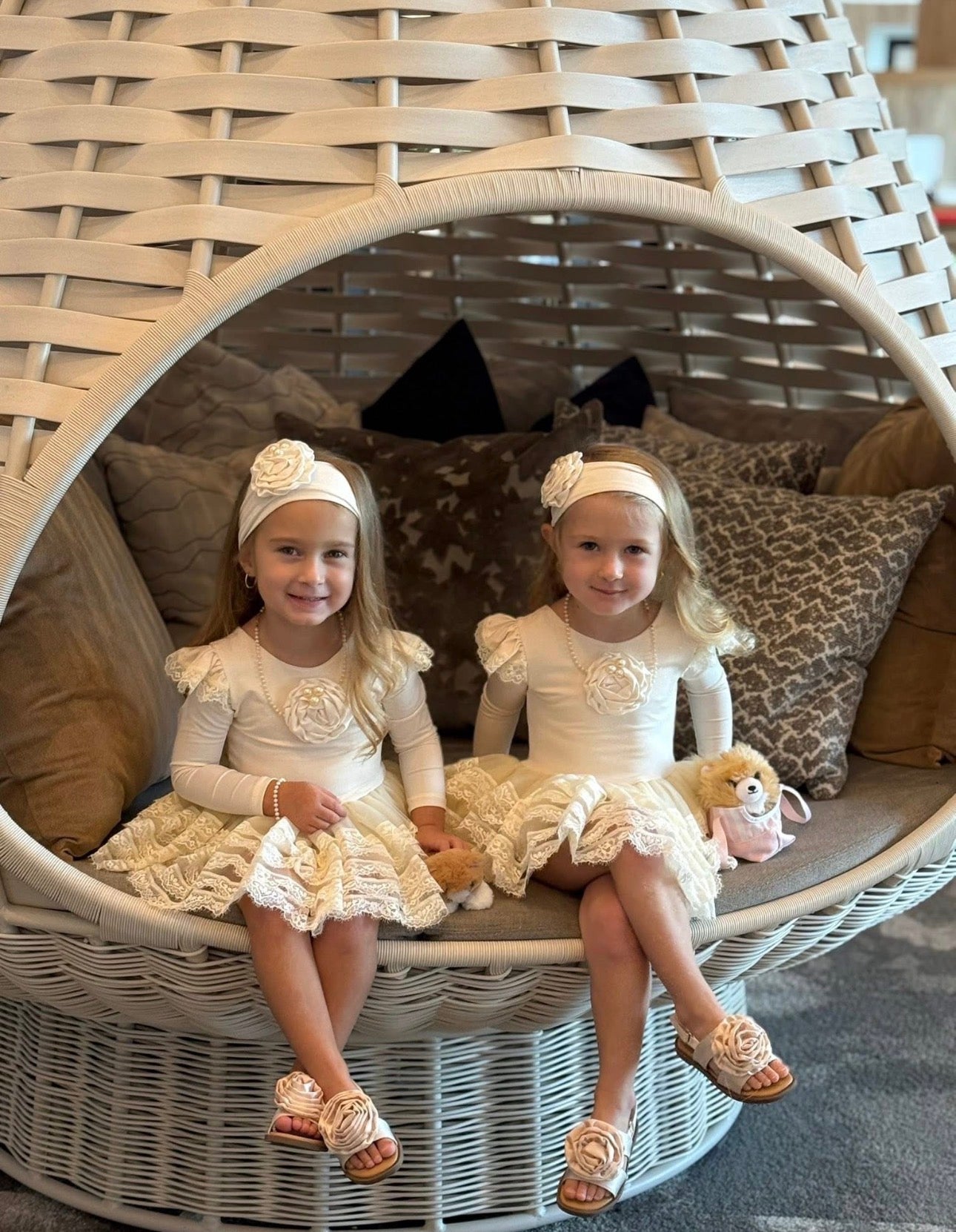 Darling in Lace – Ivory Celebration Ensemble ✨👑