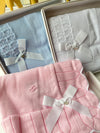 Wrapped in love, tied with a bow. The Dr. Kid knit blanket is here – soft, gift-ready, and simply beautiful.
