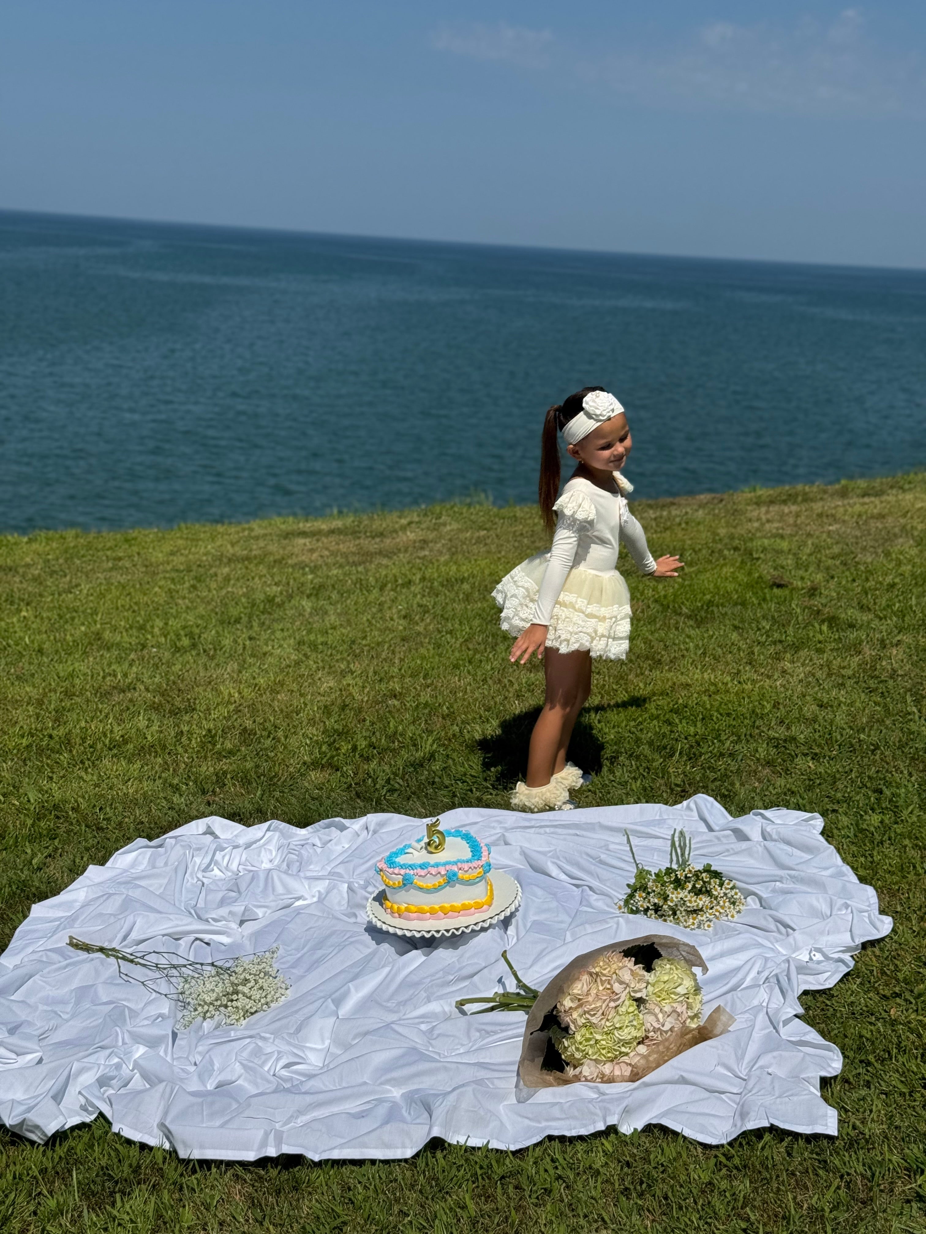 Darling in Lace – Ivory Celebration Ensemble ✨👑