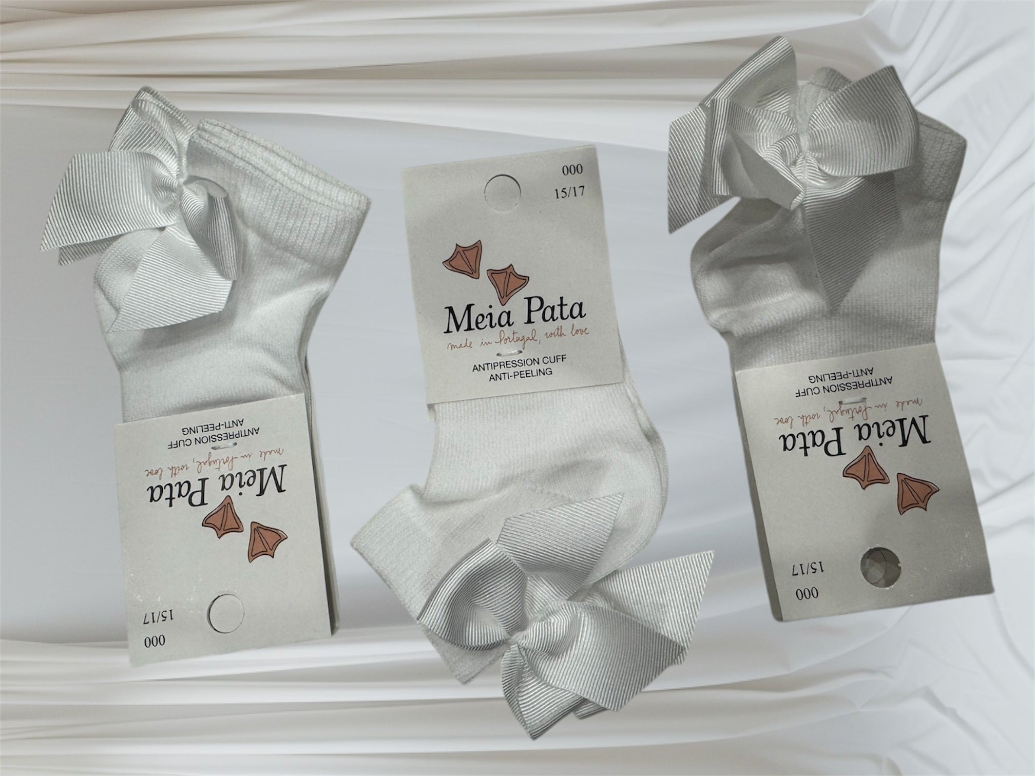 White  Bow Socks – Elegant Comfort for Little Feet