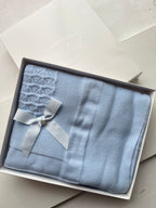 Wrapped in love, tied with a bow. The Dr. Kid knit blanket is here – soft, gift-ready, and simply beautiful.