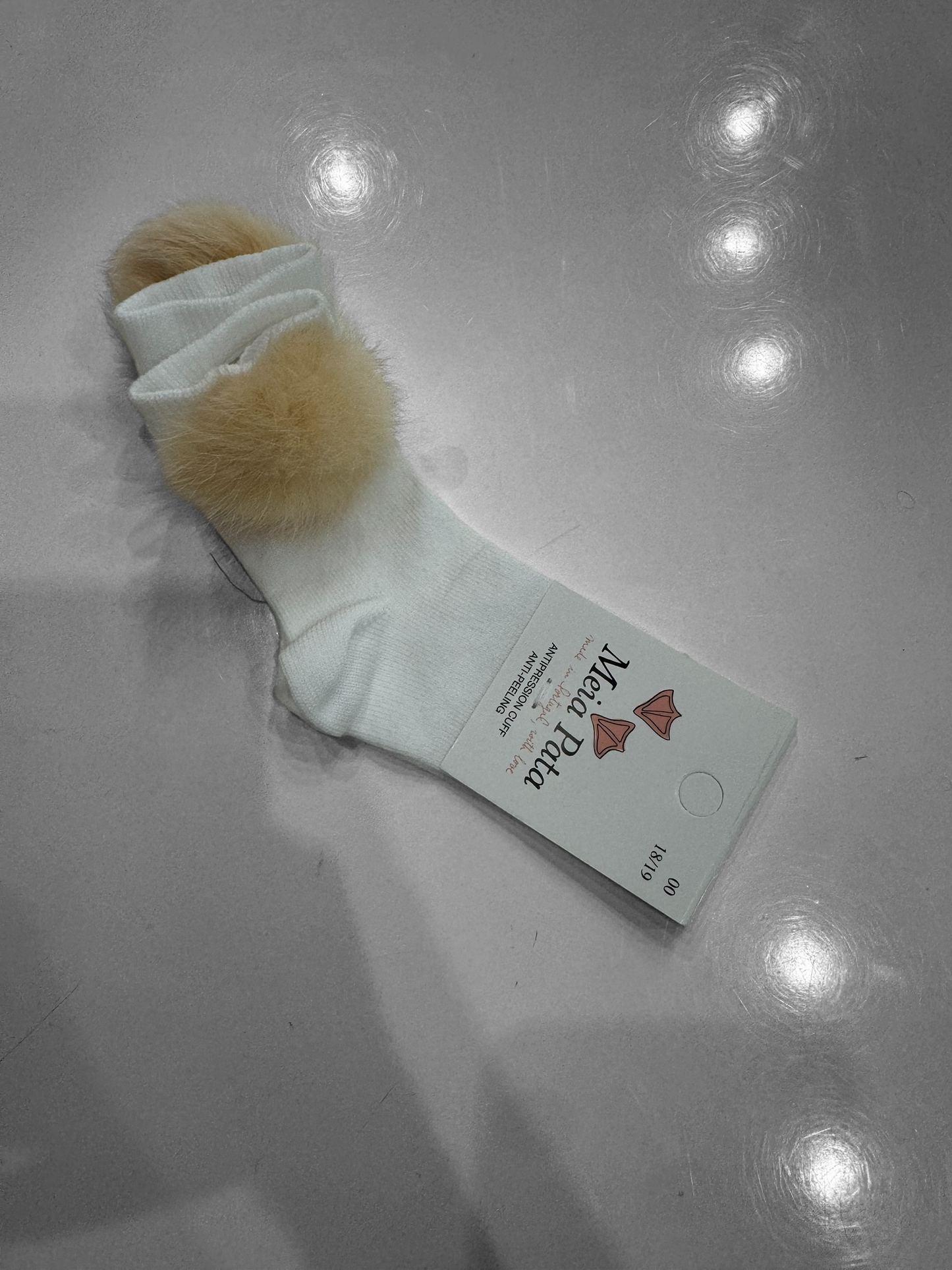 Meia Pata  Cotton Knee Sock With Fur Pom Pom -Pure White - Natural Fur Pom